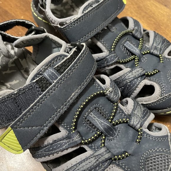 Boys Shoes, Size 4M - Picture 3 of 5